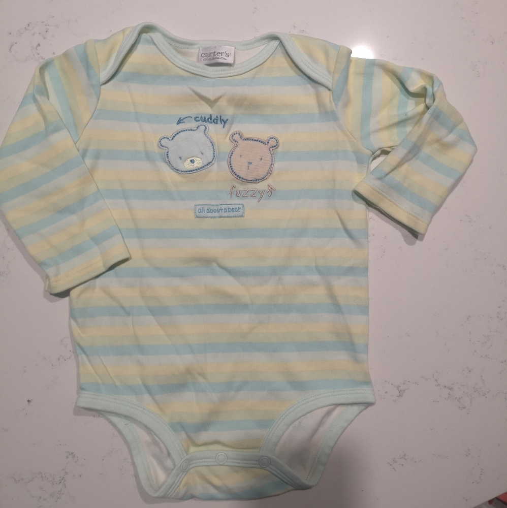 💛Carter's bears hugs onesie